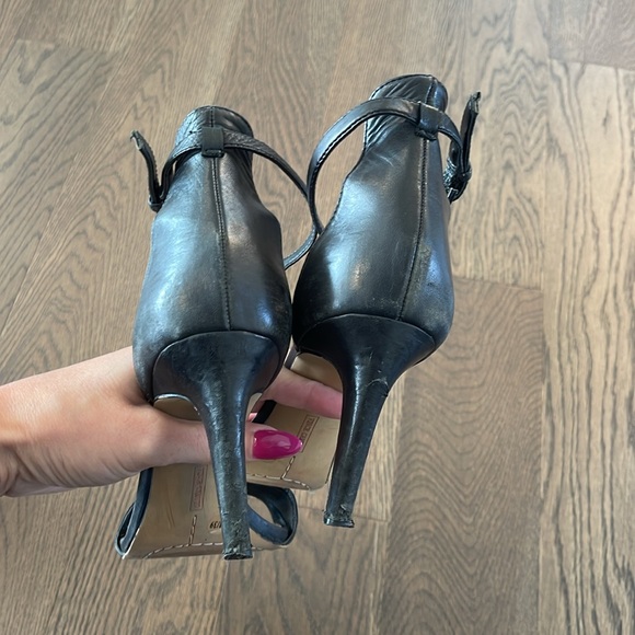VINCE CAMUTO - Court Ankle Strap Heel Sandal - Black - Size 9 - Picture 3 of 6